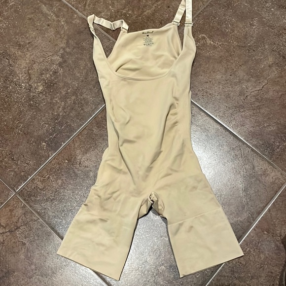 Shapewear - Picture 1 of 3